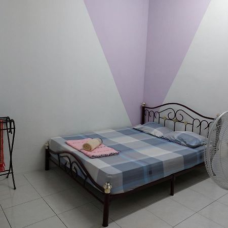 Pelangi Homestay Bota Exterior foto